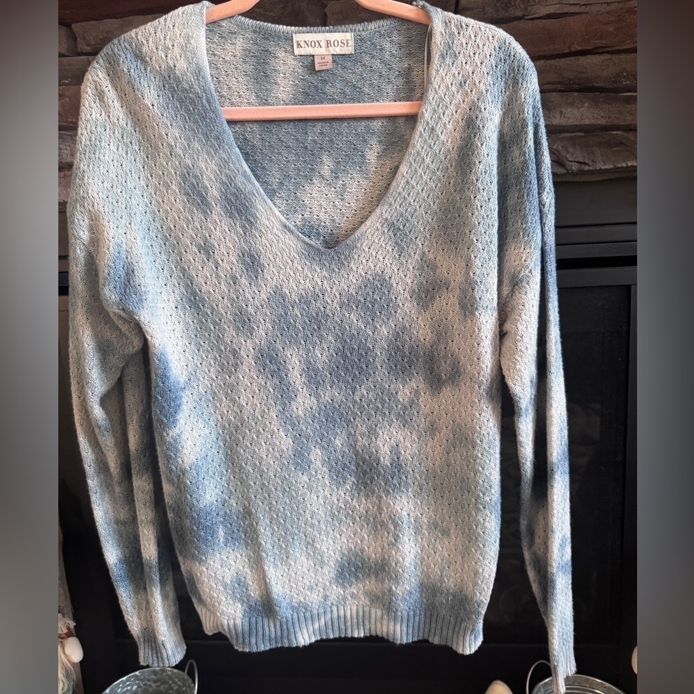 NWOT Knox Rose Tie-Dye V-Neck Sweater Size Med